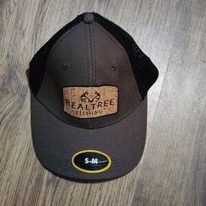 Realtree Fishing Black and Gray Cap